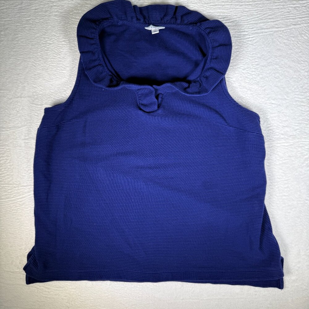 Crown & Ivy Women's Navy Blue Sleeveless Top sz XL with flowy neck line.‎